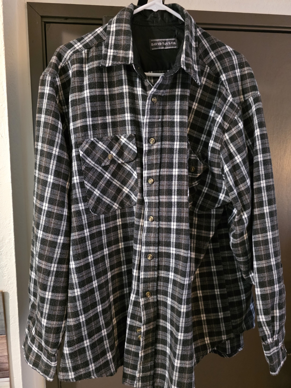 David Taylor Black & Gray Plaid Long-Sleeve Button-Up Shirt Size Large
